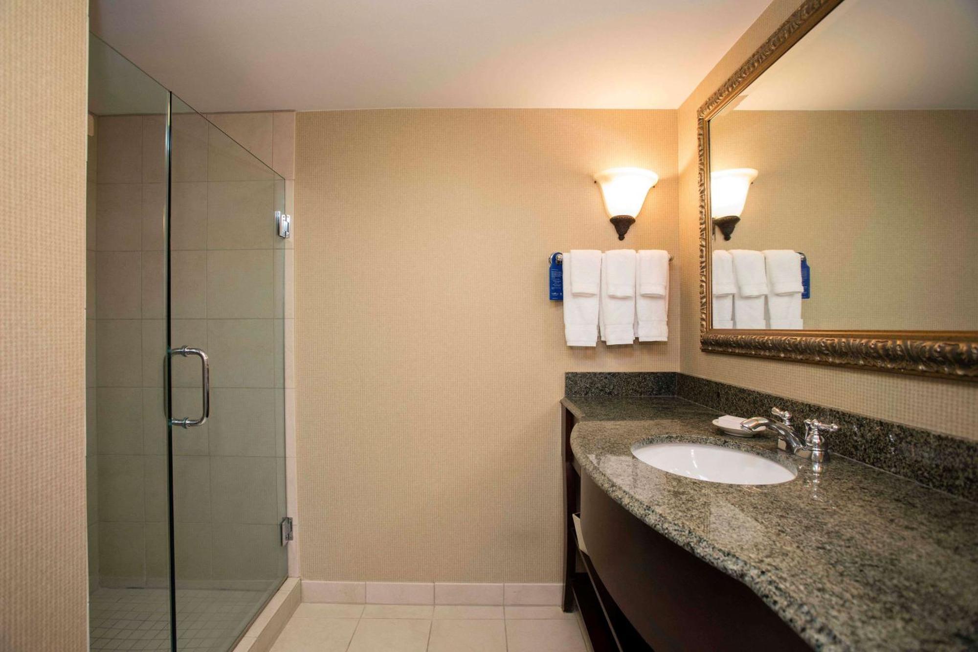 Courtyard By Marriott Athens Downtown Hotel Exterior photo
