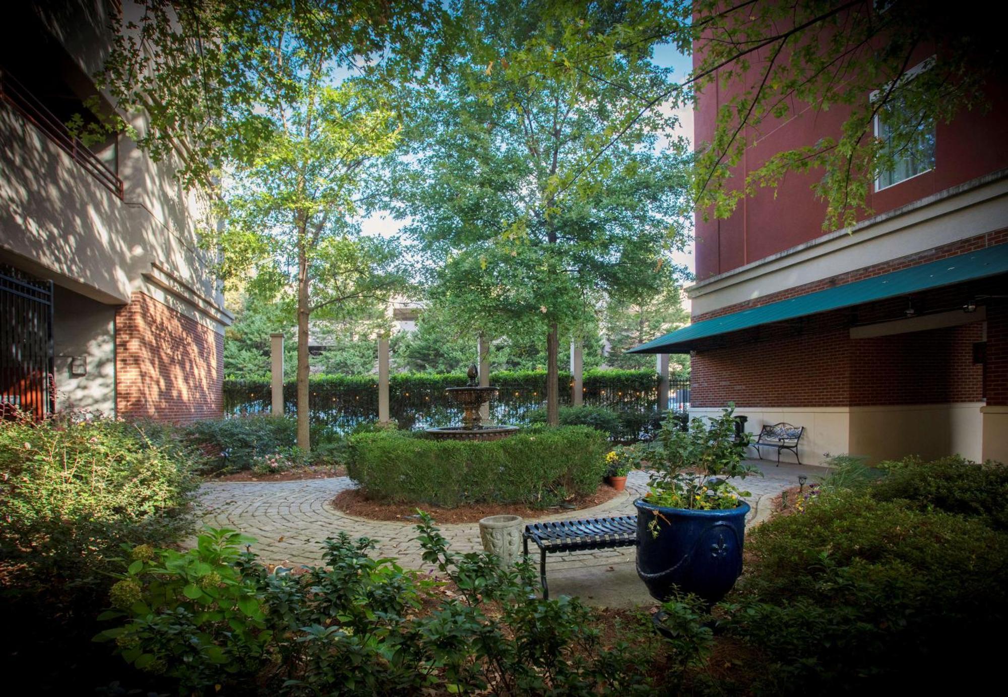 Courtyard By Marriott Athens Downtown Hotel Exterior photo
